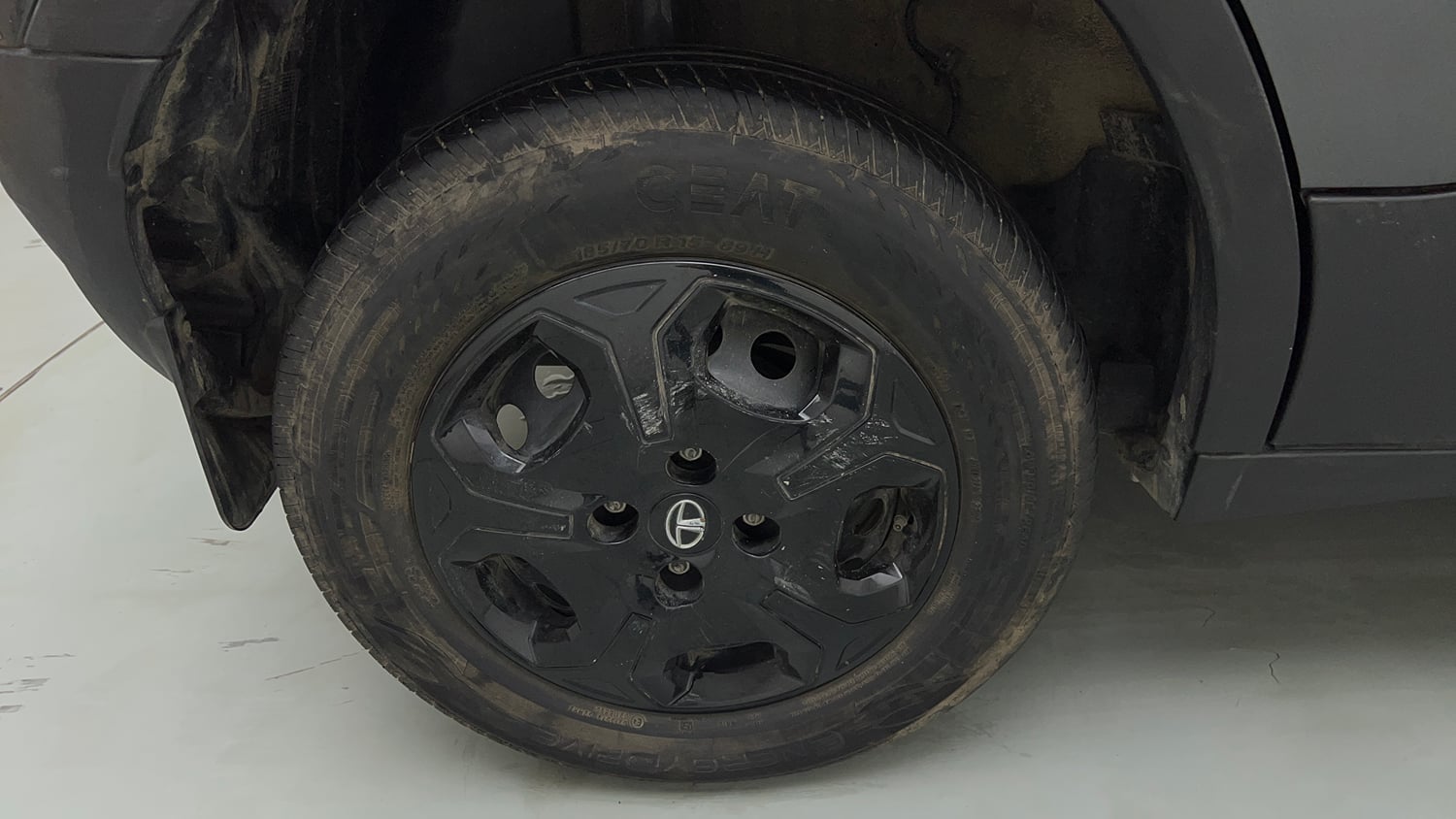 Used 2025 Tata Punch Pure MT Petrol Manual tyres RIGHT REAR TYRE RIM VIEW