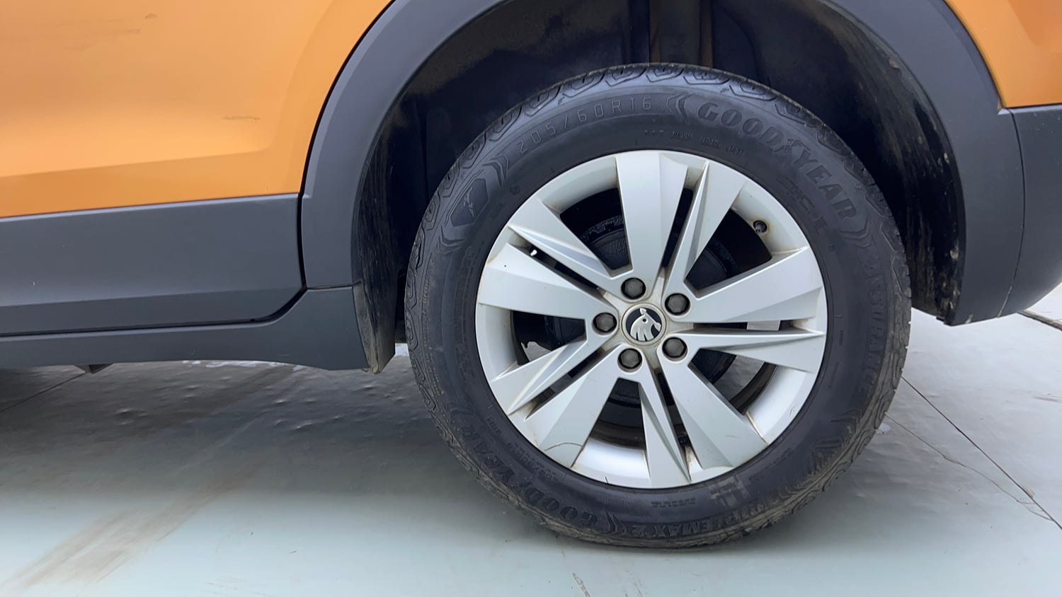 Used 2021 Skoda Kushaq Ambition 1.0L TSI AT Petrol Automatic tyres LEFT REAR TYRE RIM VIEW