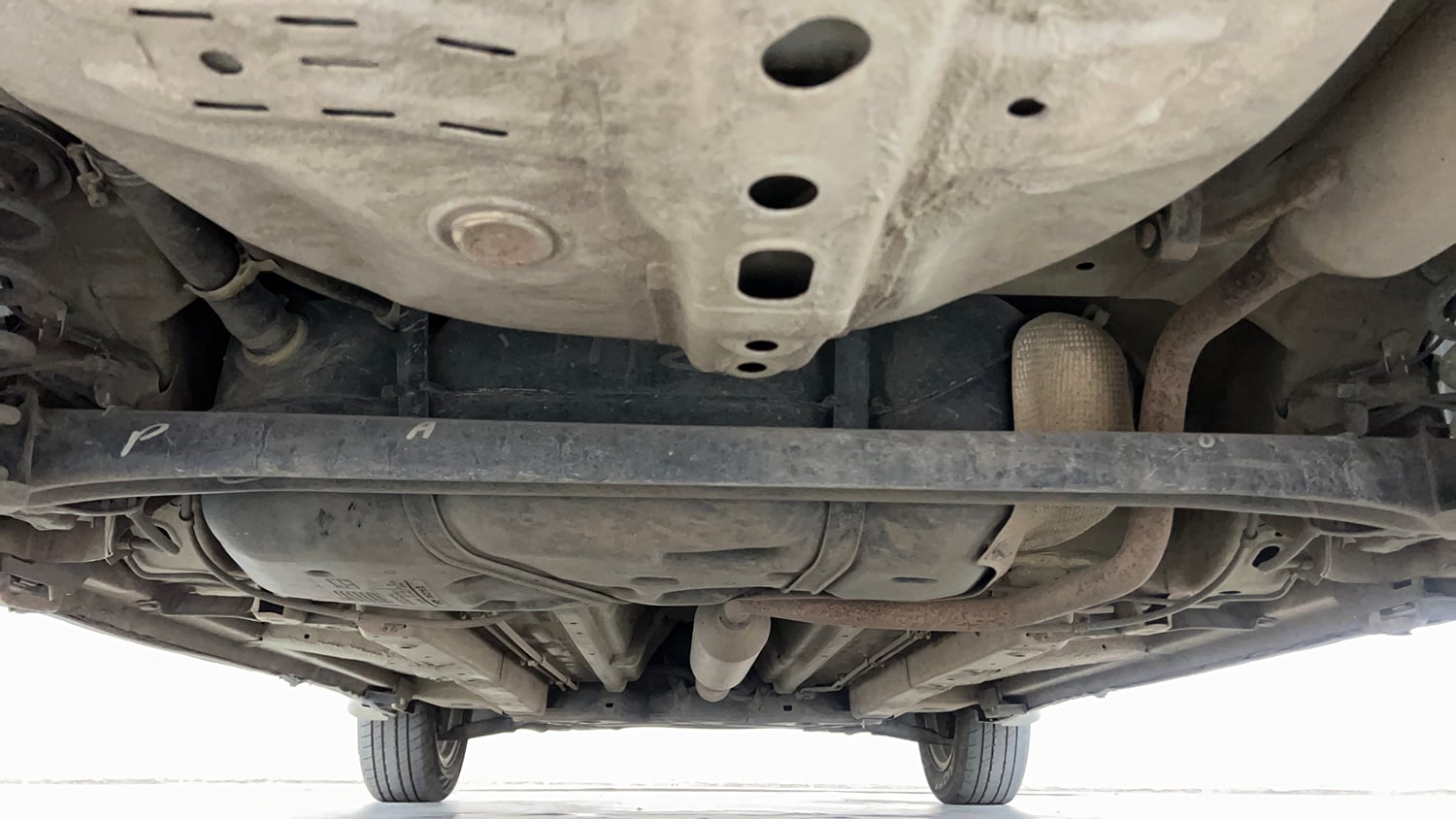 Used 2014 Maruti Suzuki Swift ZXi Petrol Manual extra REAR UNDERBODY VIEW (TAKEN FROM REAR)