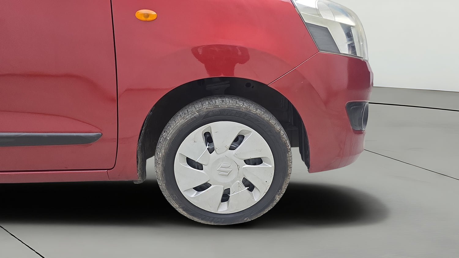 Used 2017 Maruti Suzuki Wagon R VXI Petrol Manual tyres RIGHT FRONT TYRE RIM VIEW