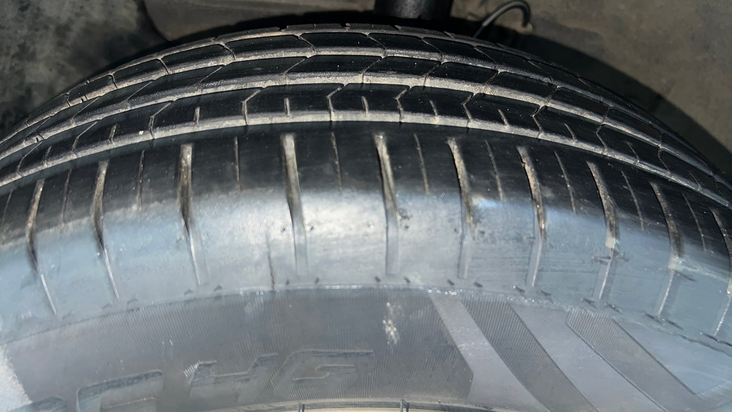 Used 2017 Hyundai Elite i20 Sportz 1.2 Petrol Manual tyres LEFT FRONT TYRE TREAD VIEW