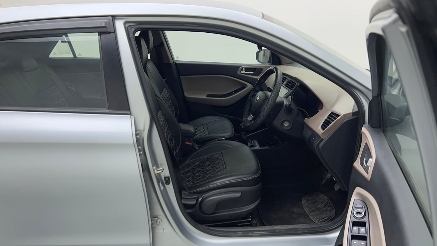 Used 2019 Hyundai Elite i20 Sportz Plus 1.2 Petrol Manual interior RIGHT SIDE FRONT DOOR CABIN VIEW