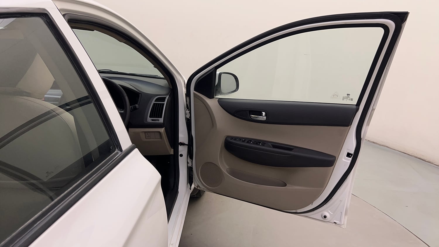 Used 2013 Hyundai i20 Asta 1.2 Petrol Manual interior RIGHT FRONT DOOR OPEN VIEW