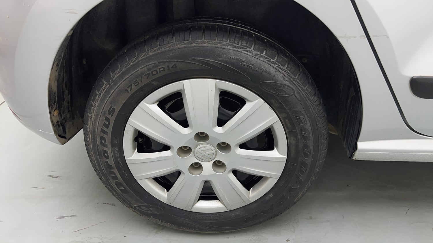 Used 2017 Volkswagen Polo Trendline 1.2L (P) Petrol Manual tyres RIGHT REAR TYRE RIM VIEW