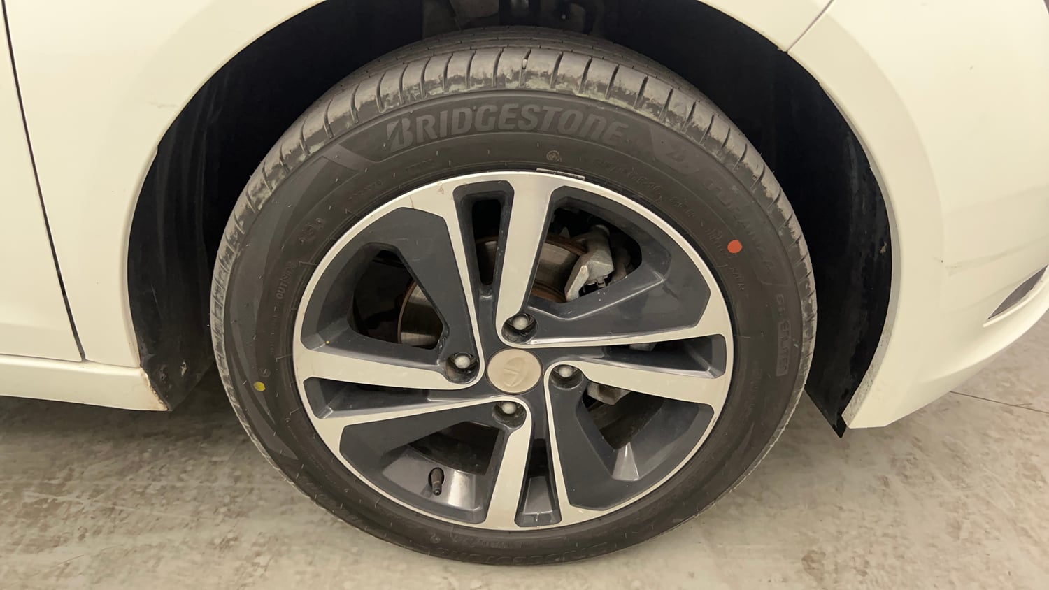 Used 2023 Tata Altroz XZA Plus Petrol Petrol Automatic tyres RIGHT FRONT TYRE RIM VIEW