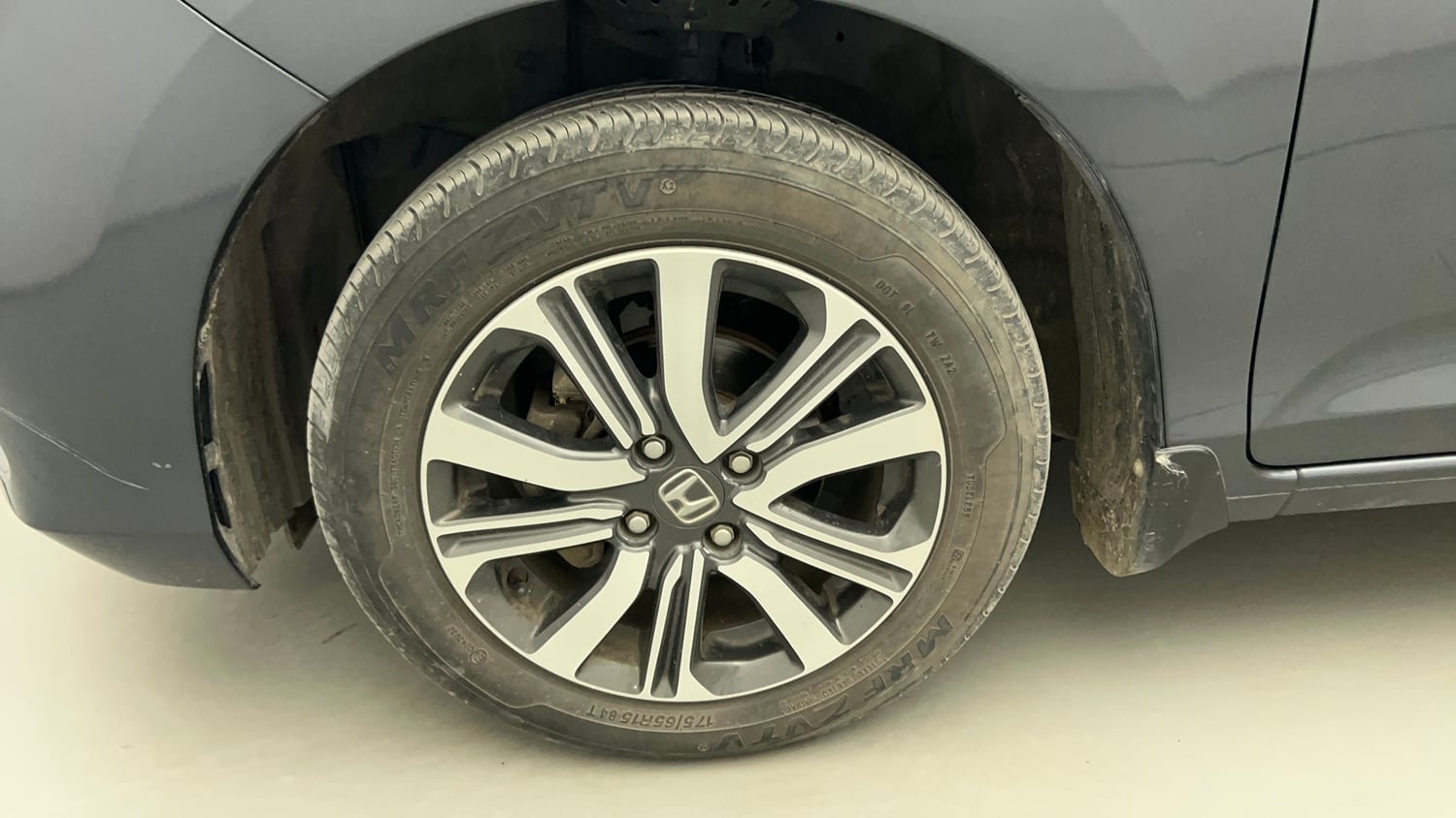 Used 2023 Honda Amaze VX MT 1.2 Petrol Petrol Manual tyres LEFT FRONT TYRE RIM VIEW