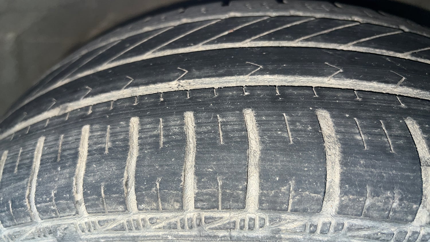 Used 2018 Maruti Suzuki Celerio ZXi (O) AMT Petrol Automatic tyres RIGHT FRONT TYRE TREAD VIEW