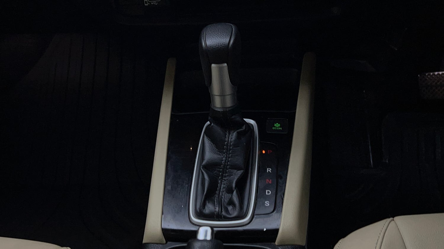 Used 2024 Honda City Elegant Edition CVT Petrol Automatic interior GEAR  KNOB VIEW