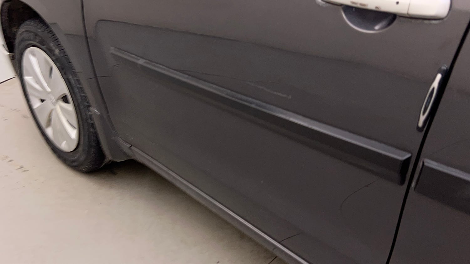 Used 2017 Maruti Suzuki Ertiga VXI Petrol Manual dents MINOR DENT