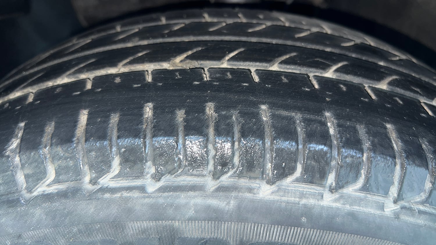 Used 2019 Hyundai Elite i20 Sportz Plus 1.2 Petrol Manual tyres LEFT FRONT TYRE TREAD VIEW
