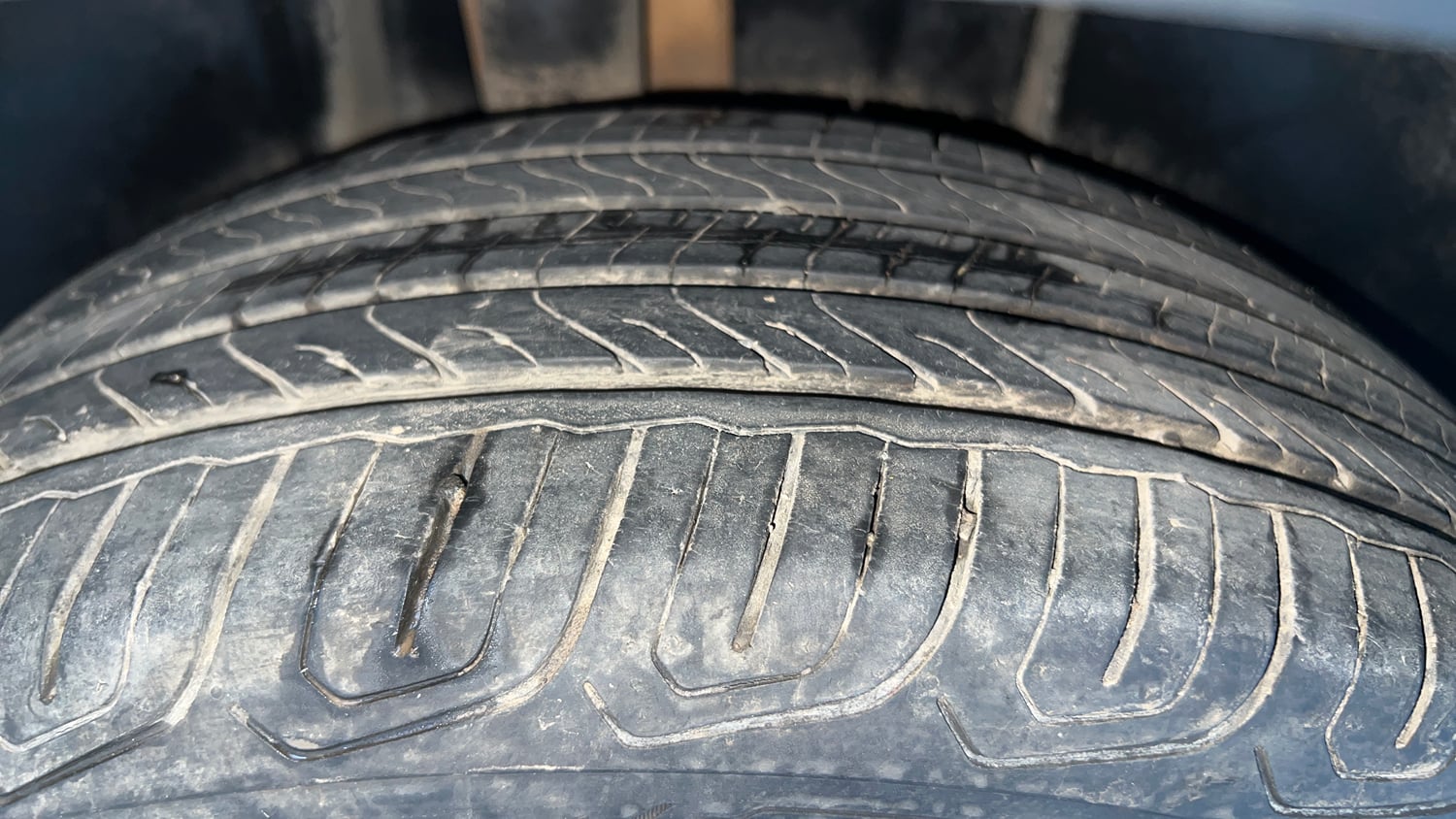 Used 2021 Skoda Kushaq Ambition 1.0L TSI AT Petrol Automatic tyres RIGHT REAR TYRE TREAD VIEW