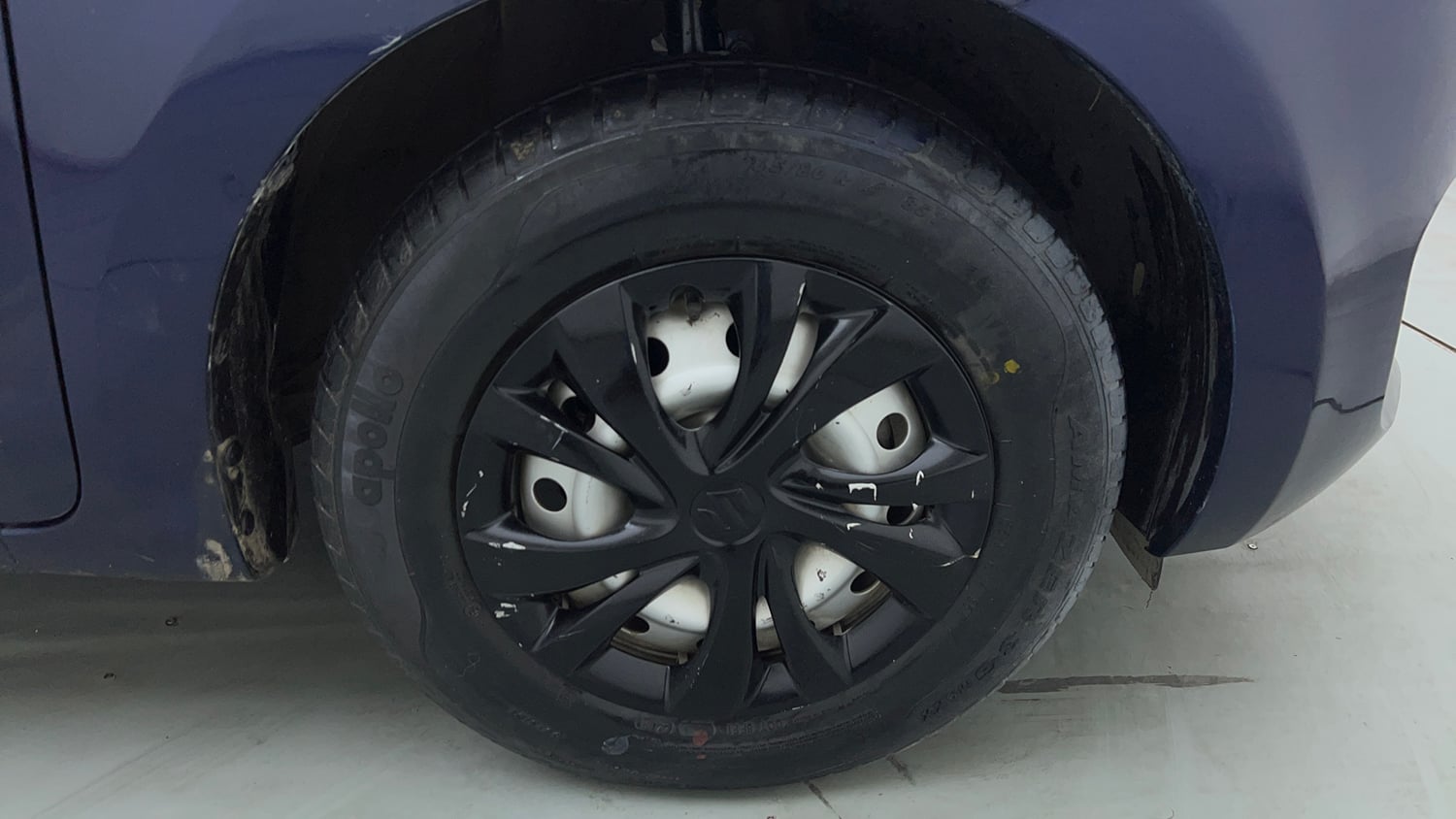 Used 2018 Maruti Suzuki Swift LXi Petrol Manual tyres RIGHT FRONT TYRE RIM VIEW