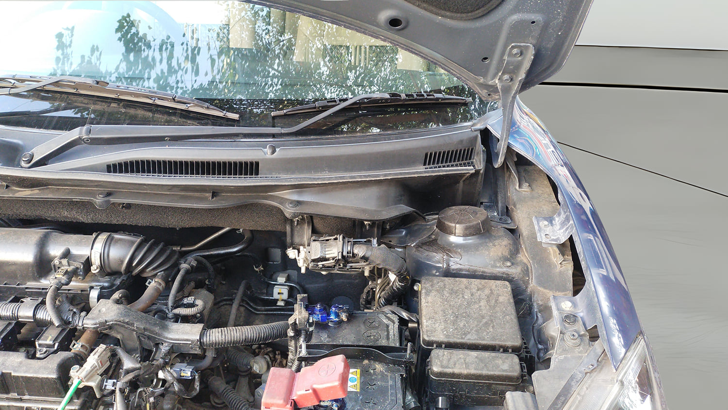 Used 2021 Maruti Suzuki Dzire ZXi Plus Petrol Manual engine ENGINE LEFT SIDE HINGE & APRON VIEW