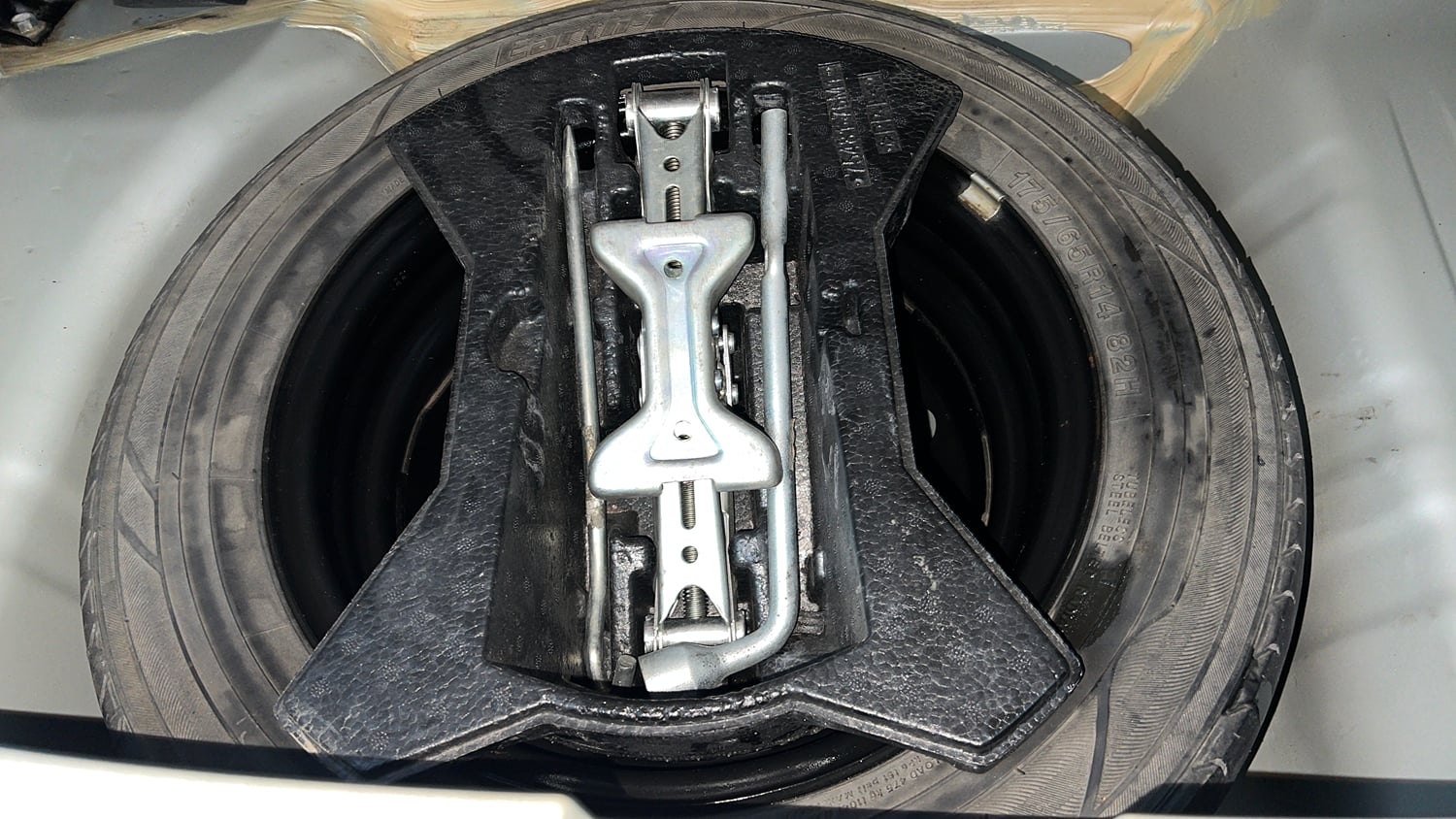 Used 2018 Maruti Suzuki Celerio ZXi (O) AMT Petrol Automatic tyres SPARE TYRE VIEW