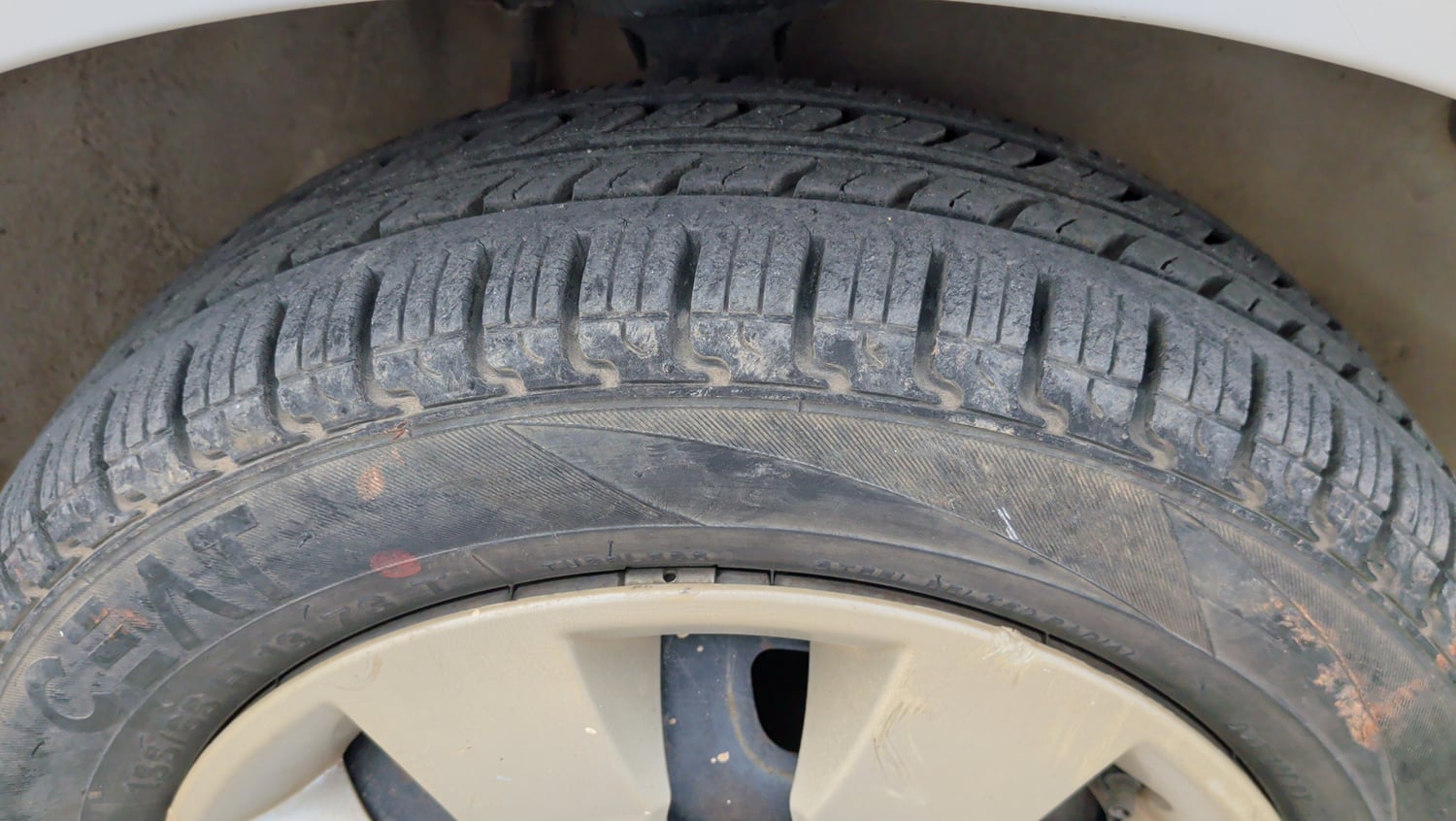 Used 2013 Maruti Suzuki Alto K10 VXi Petrol Manual tyres RIGHT FRONT TYRE TREAD VIEW