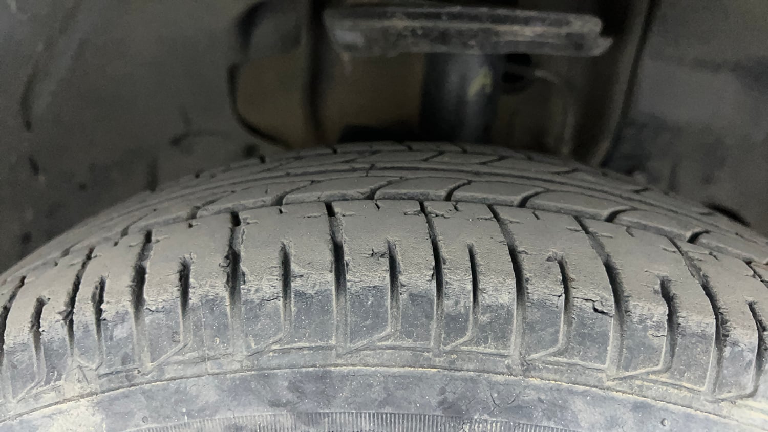Used 2016 Tata Tiago Revotron XM Petrol Manual tyres RIGHT FRONT TYRE TREAD VIEW