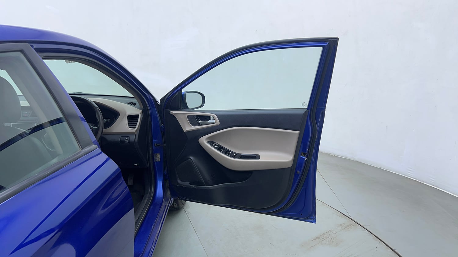 Used 2015 Hyundai Elite i20 Sportz 1.2 Petrol Manual interior RIGHT FRONT DOOR OPEN VIEW