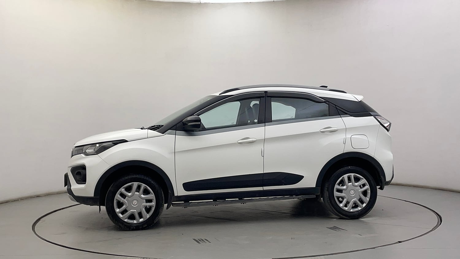 Used 2021 Tata Nexon XZ Petrol Manual exterior LEFT SIDE VIEW