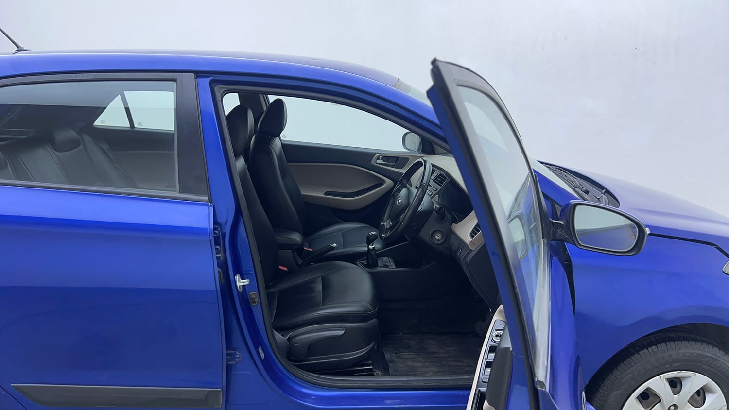 Used 2015 Hyundai Elite i20 Sportz 1.2 Petrol Manual interior RIGHT SIDE FRONT DOOR CABIN VIEW