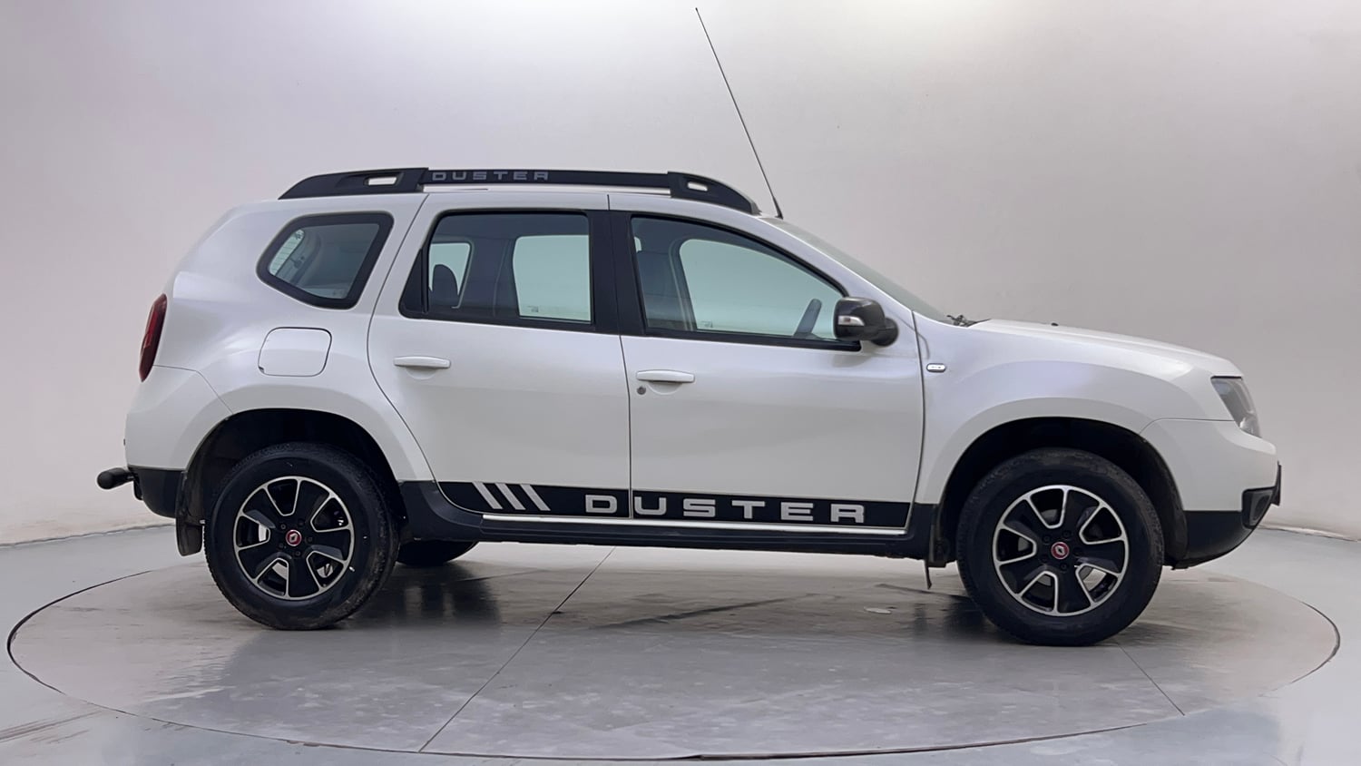 Used 2017 Renault Duster RXS CVT Petrol Automatic exterior RIGHT SIDE VIEW