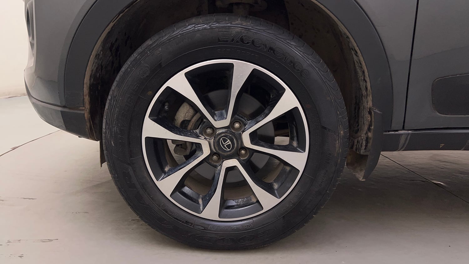 Used 2021 Tata Nexon XZA Plus Diesel Diesel Automatic tyres LEFT FRONT TYRE RIM VIEW