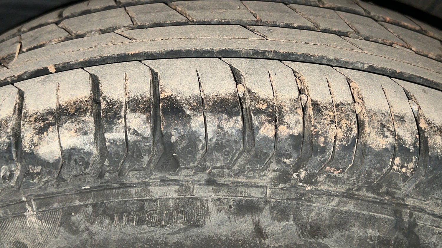 Used 2023 Tata Punch Accomplished MT Petrol Manual tyres RIGHT REAR TYRE TREAD VIEW
