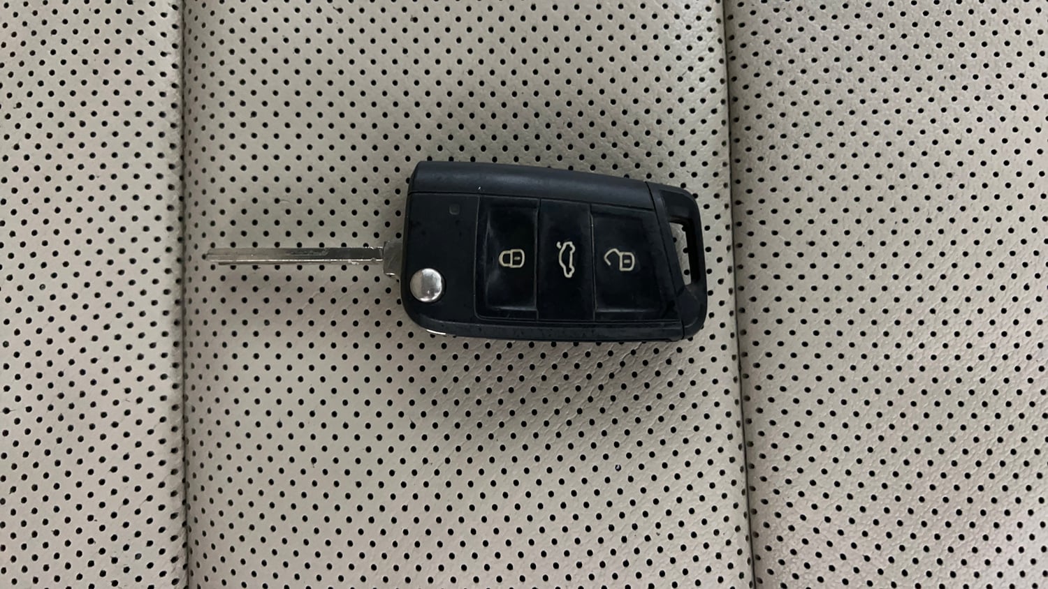 Used 2022 Skoda Slavia Style 1.0L TSI MT Petrol Manual extra CAR KEY VIEW