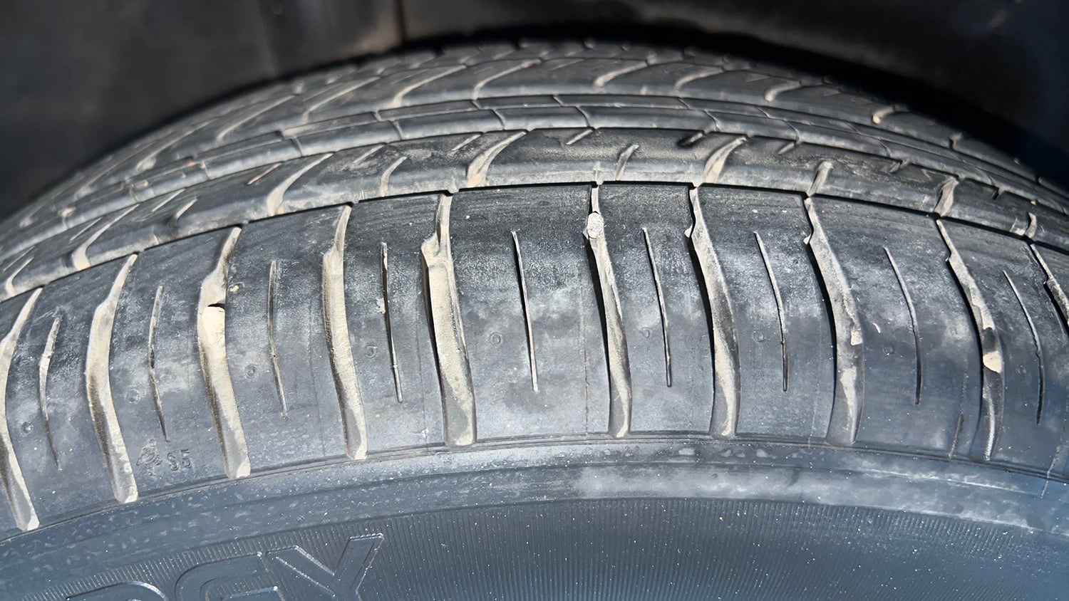 Used 2015 Honda City SV CVT Petrol Automatic tyres RIGHT REAR TYRE TREAD VIEW