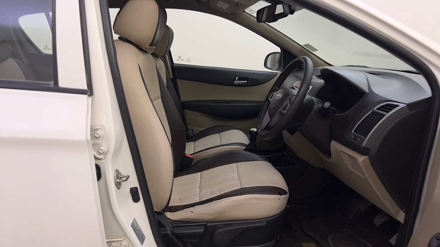 Used 2013 Hyundai i20 Asta 1.2 Petrol Manual interior RIGHT SIDE FRONT DOOR CABIN VIEW