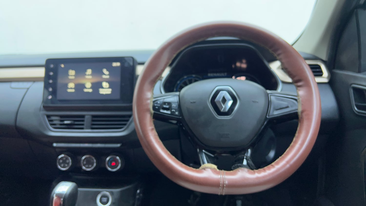 Used 2022 Renault Kiger RXT (O) AMT Petrol Automatic interior STEERING VIEW