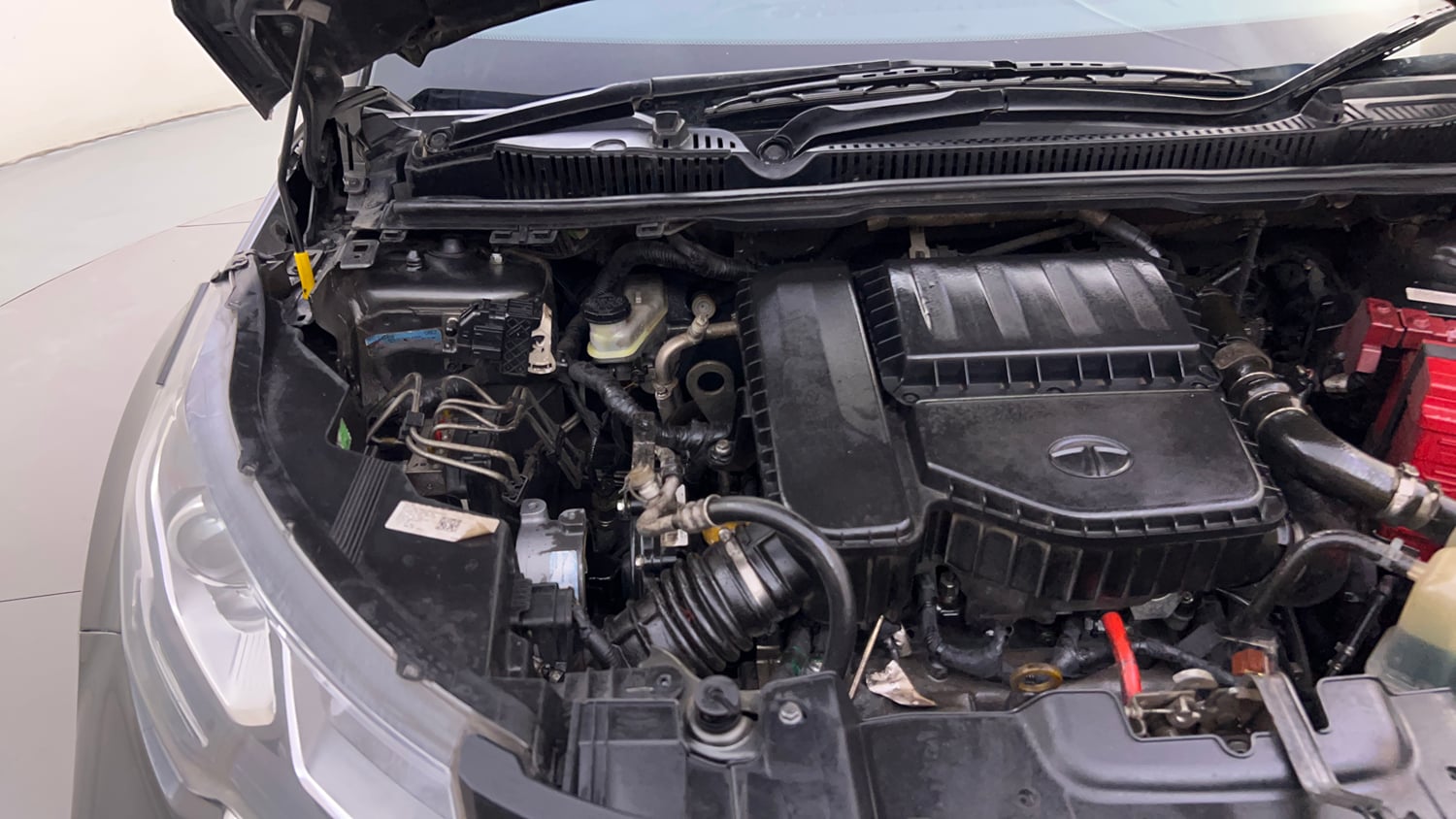 Used 2021 Tata Nexon XZA Plus Diesel Diesel Automatic engine ENGINE RIGHT SIDE HINGE & APRON VIEW