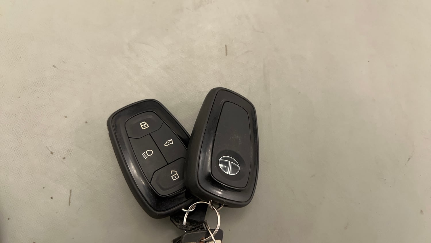 Used 2023 Tata Altroz XZA Plus Petrol Petrol Automatic extra CAR KEY VIEW