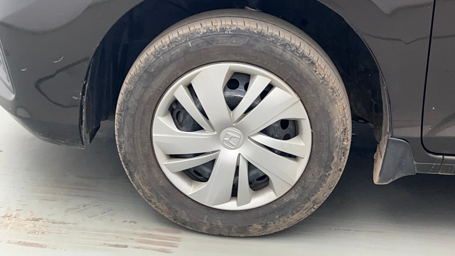 Used 2019 Honda Amaze 1.2 S MT Petrol Petrol Manual tyres LEFT FRONT TYRE RIM VIEW