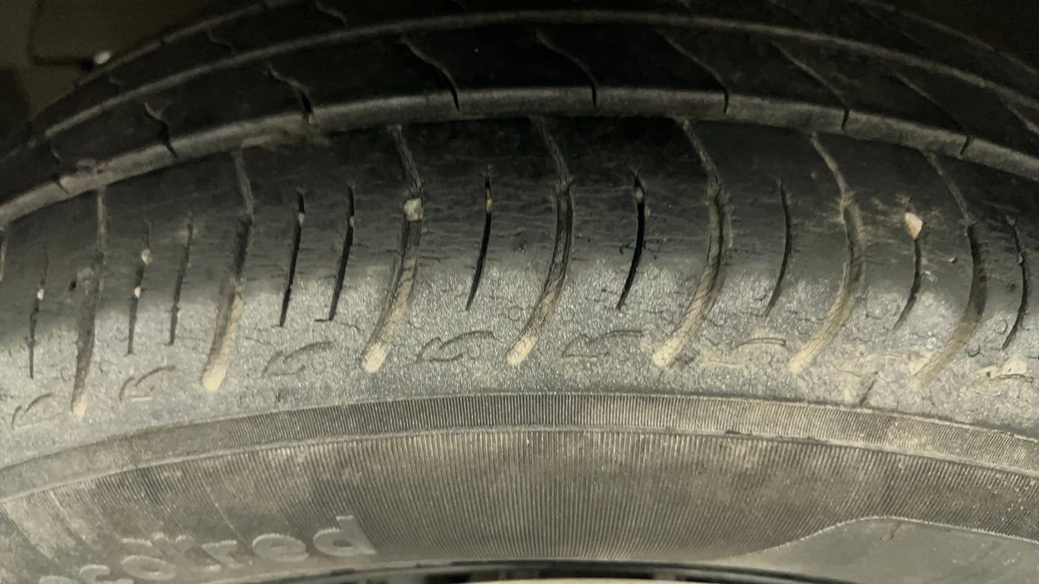 Used 2021 Maruti Suzuki Baleno Delta Petrol Manual tyres LEFT FRONT TYRE TREAD VIEW
