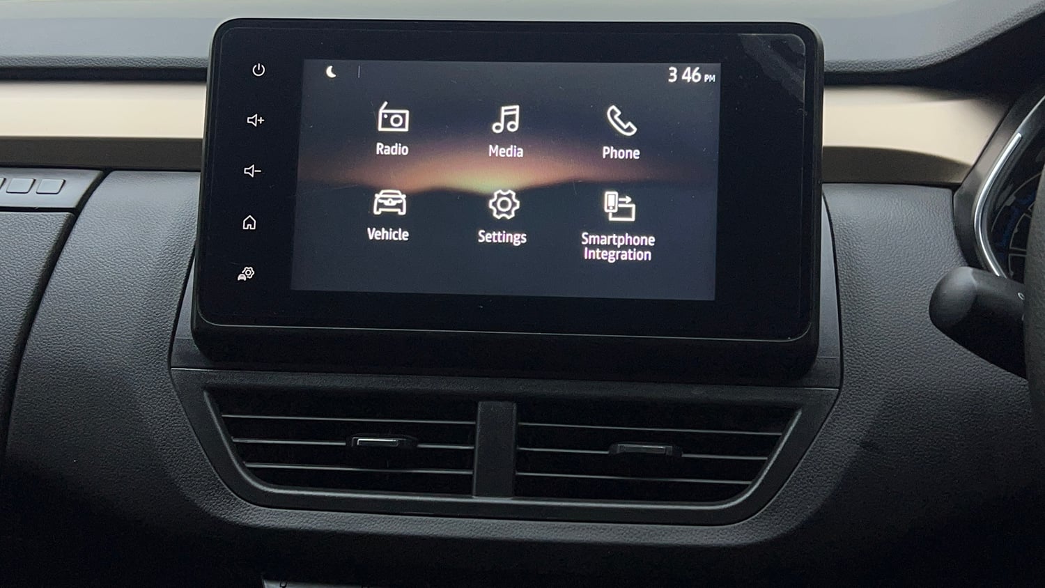 Used 2022 Renault Kiger RXT (O) MT Petrol Manual top_features Integrated (in-dash) music system