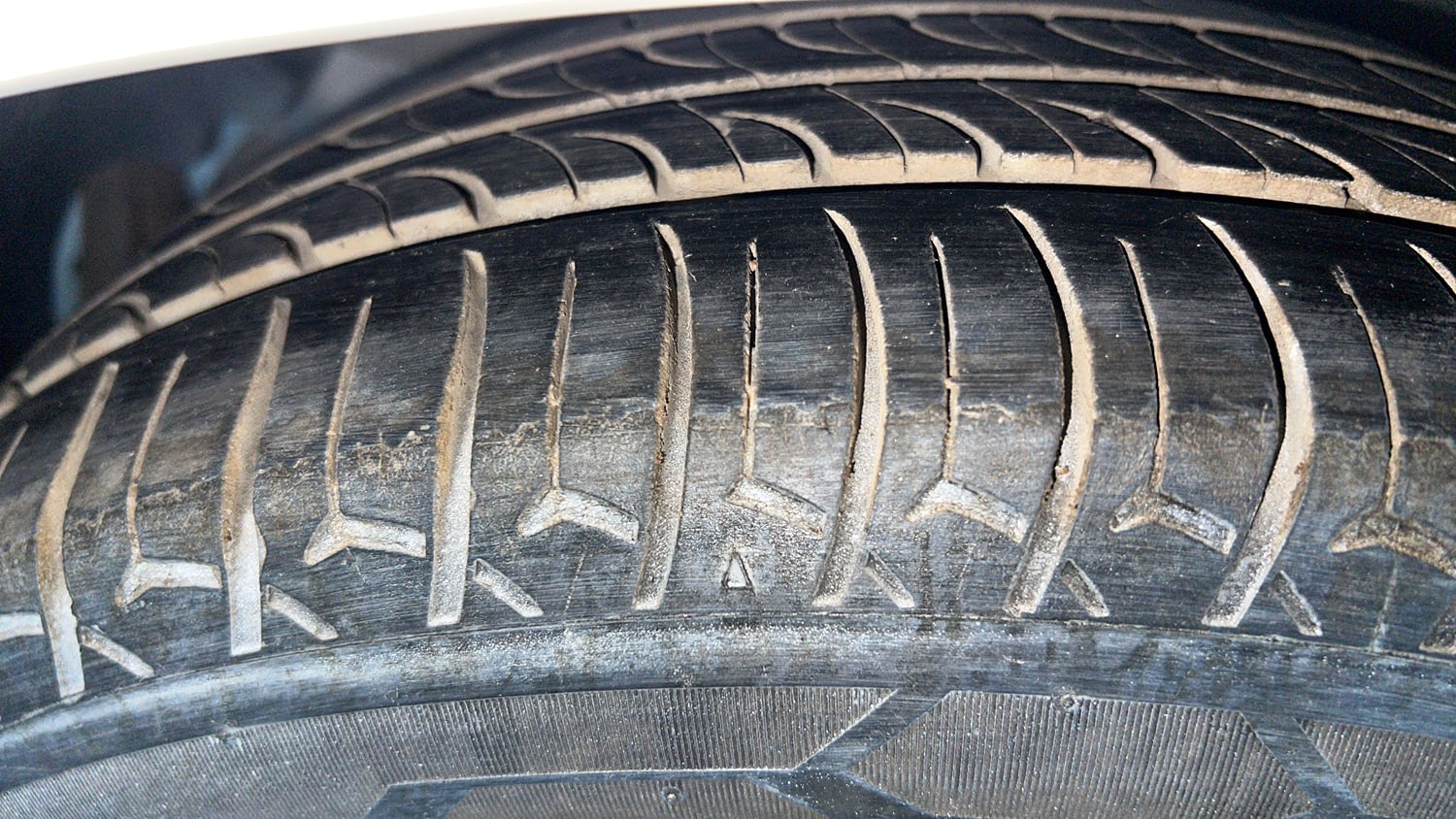 Used 2021 Hyundai Aura SX Plus 1.2 AMT Petrol Petrol Automatic tyres RIGHT REAR TYRE TREAD VIEW