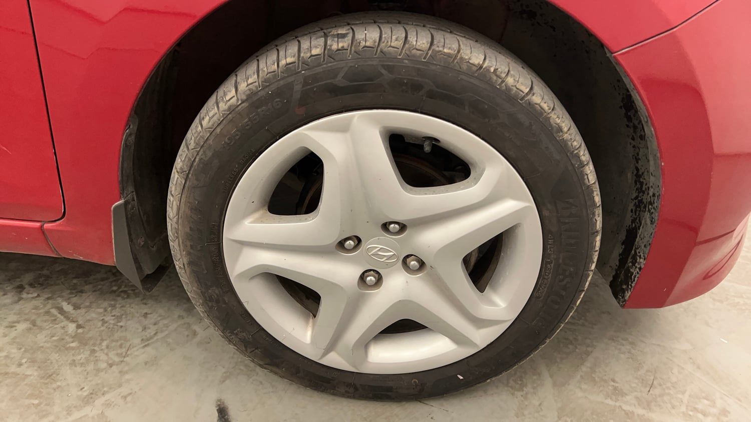 Used 2017 Hyundai Elite i20 Asta 1.2 Petrol Manual tyres RIGHT FRONT TYRE RIM VIEW