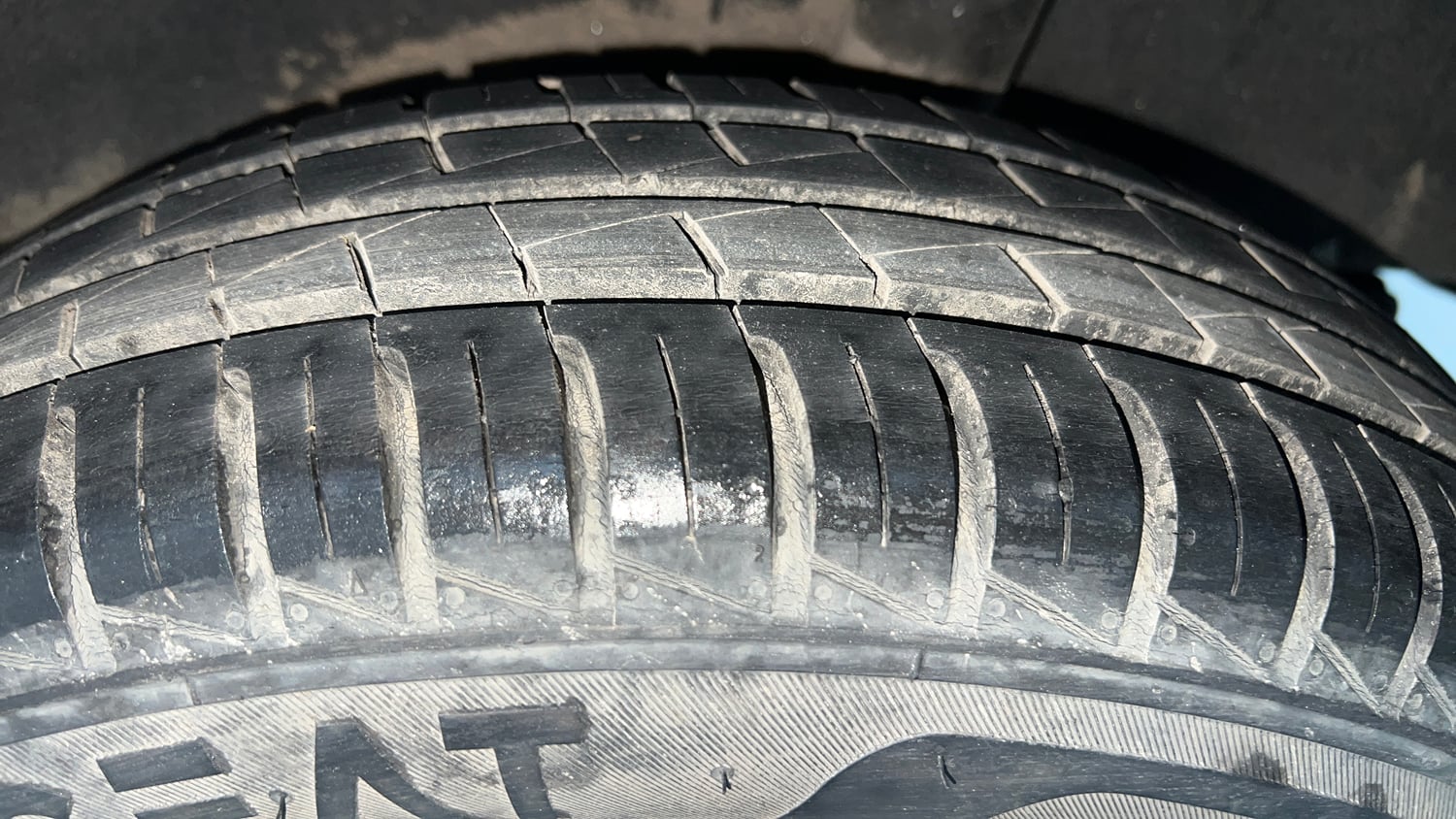 Used 2022 Renault Kwid RXT 1.0 AMT Petrol Automatic tyres LEFT REAR TYRE TREAD VIEW