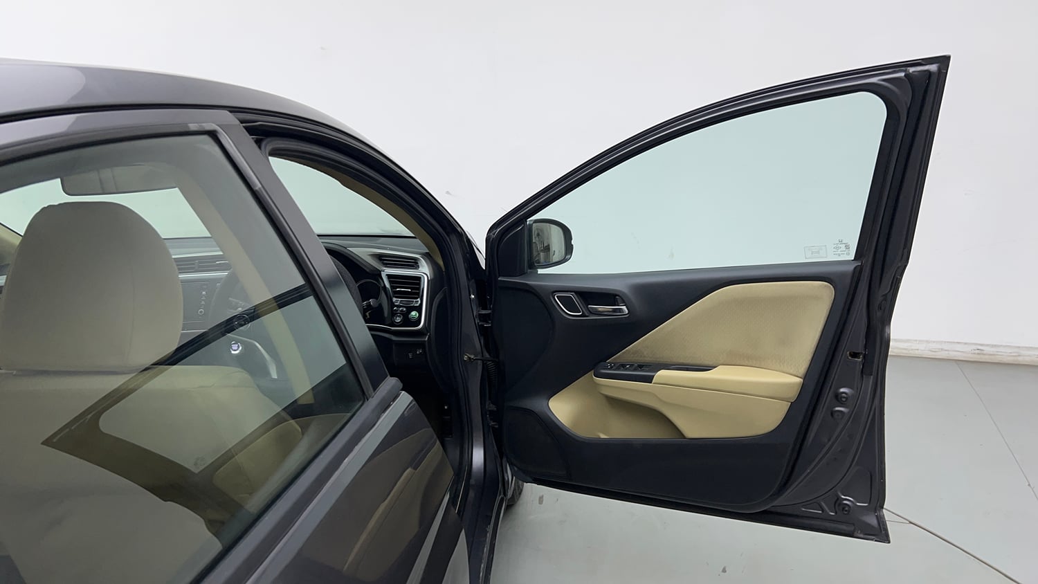 Used 2017 Honda City V CVT Petrol Petrol Automatic interior RIGHT FRONT DOOR OPEN VIEW