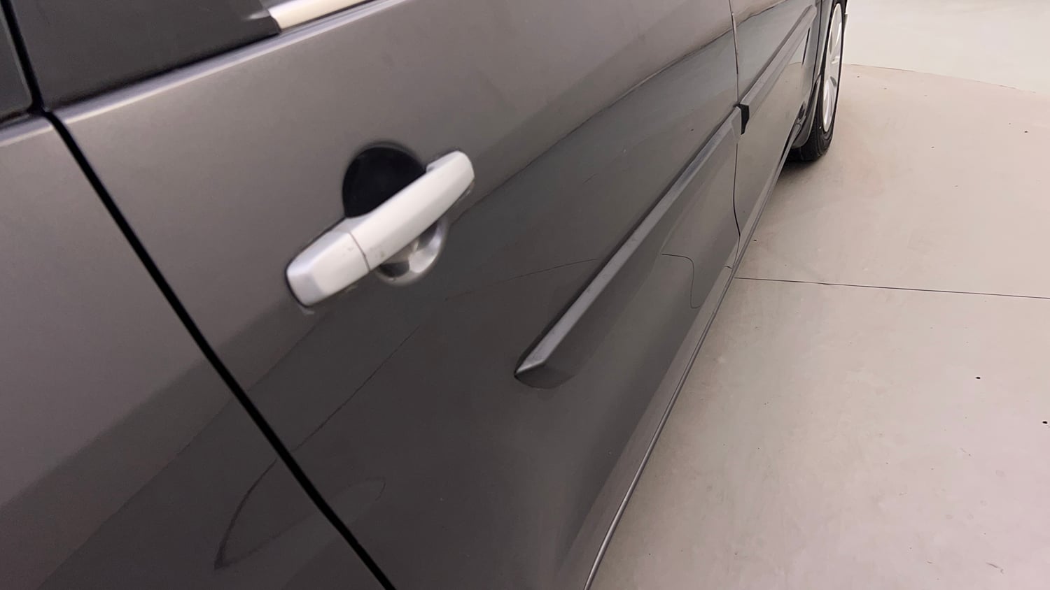 Used 2017 Maruti Suzuki Ertiga VXI Petrol Manual dents MINOR SCRATCH