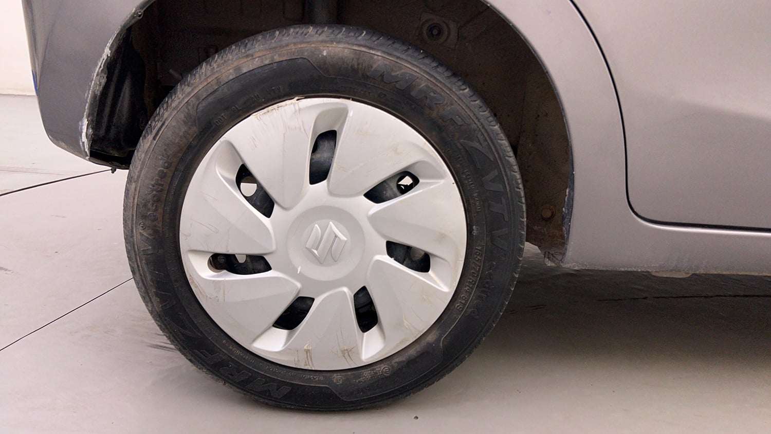 Used 2015 Maruti Suzuki Celerio ZXi AMT Petrol Automatic tyres RIGHT REAR TYRE RIM VIEW