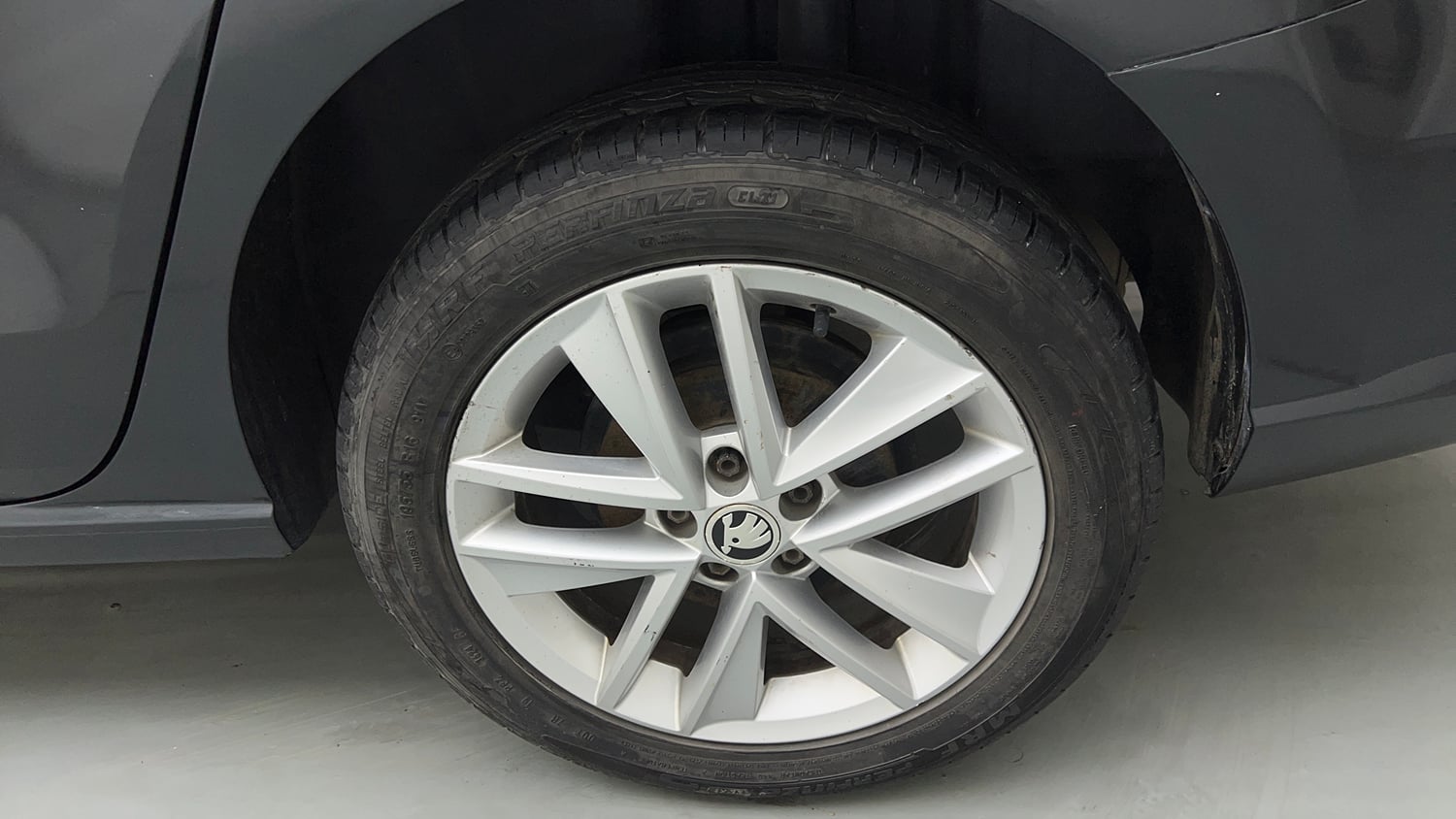 Used 2018 Skoda Rapid Style 1.6 MPI Petrol Manual tyres LEFT REAR TYRE RIM VIEW