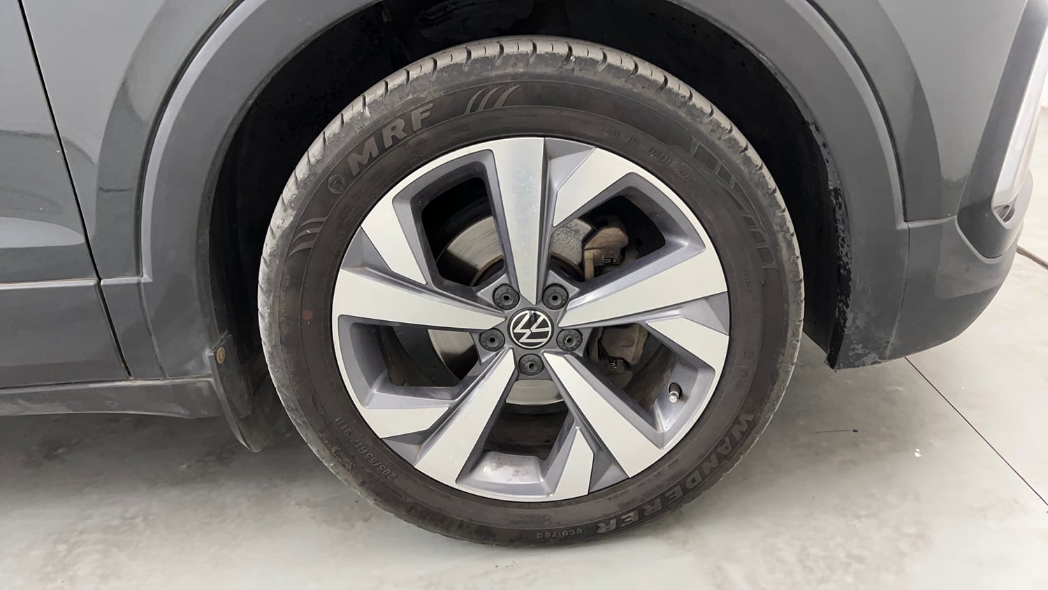 Used 2022 Volkswagen Taigun Topline 1.0 TSI MT Petrol Manual tyres RIGHT FRONT TYRE RIM VIEW
