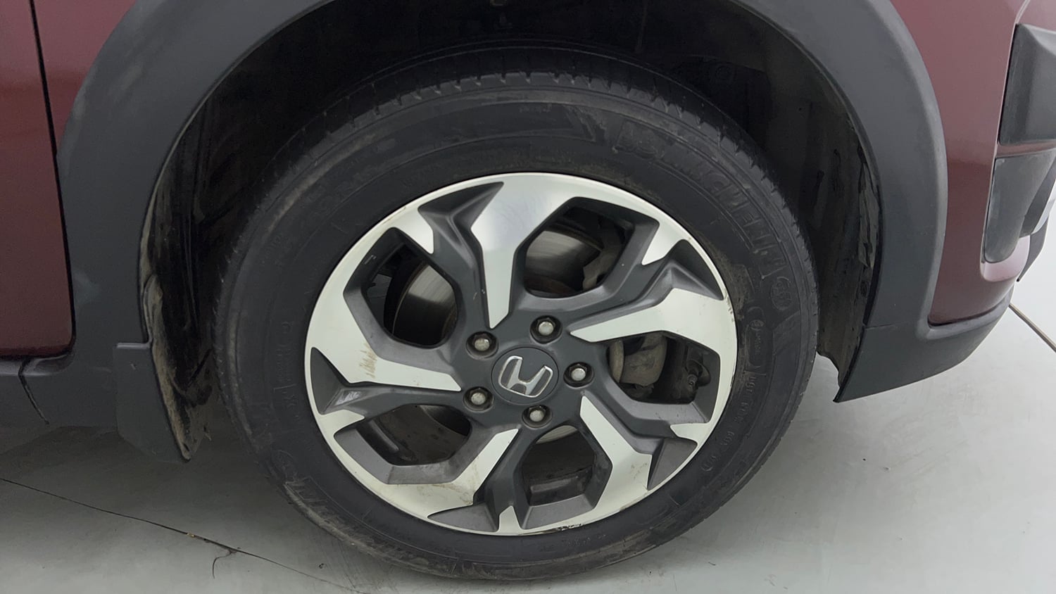 Used 2016 Honda BR-V V CVT Petrol Petrol Automatic tyres RIGHT FRONT TYRE RIM VIEW