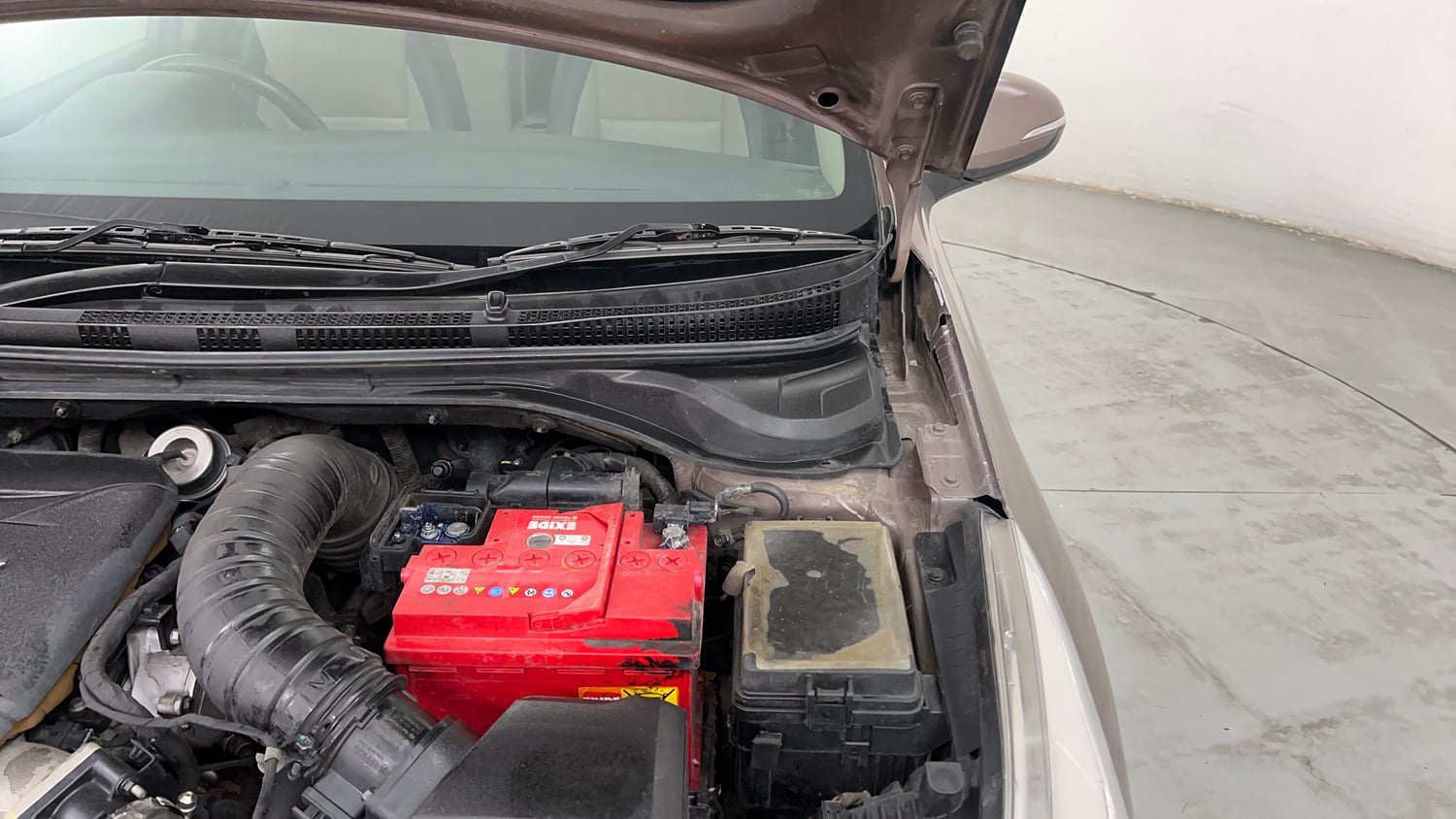 Used 2019 Hyundai Verna SX (O) 1.6 CRDi  AT Diesel Automatic engine ENGINE LEFT SIDE HINGE & APRON VIEW