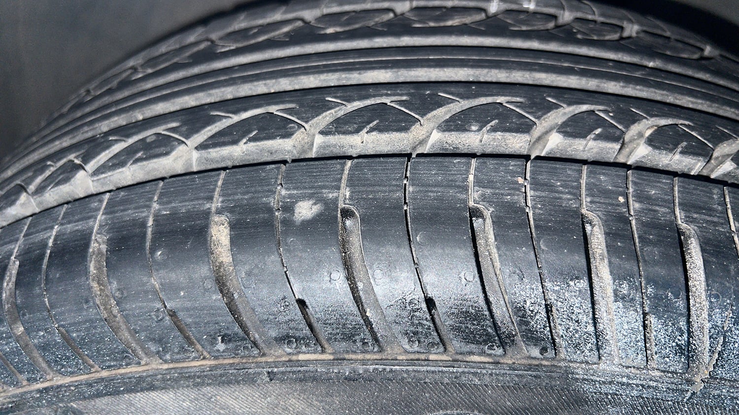 Used 2014 Hyundai Elite i20 Era 1.2 Petrol Manual tyres LEFT FRONT TYRE TREAD VIEW