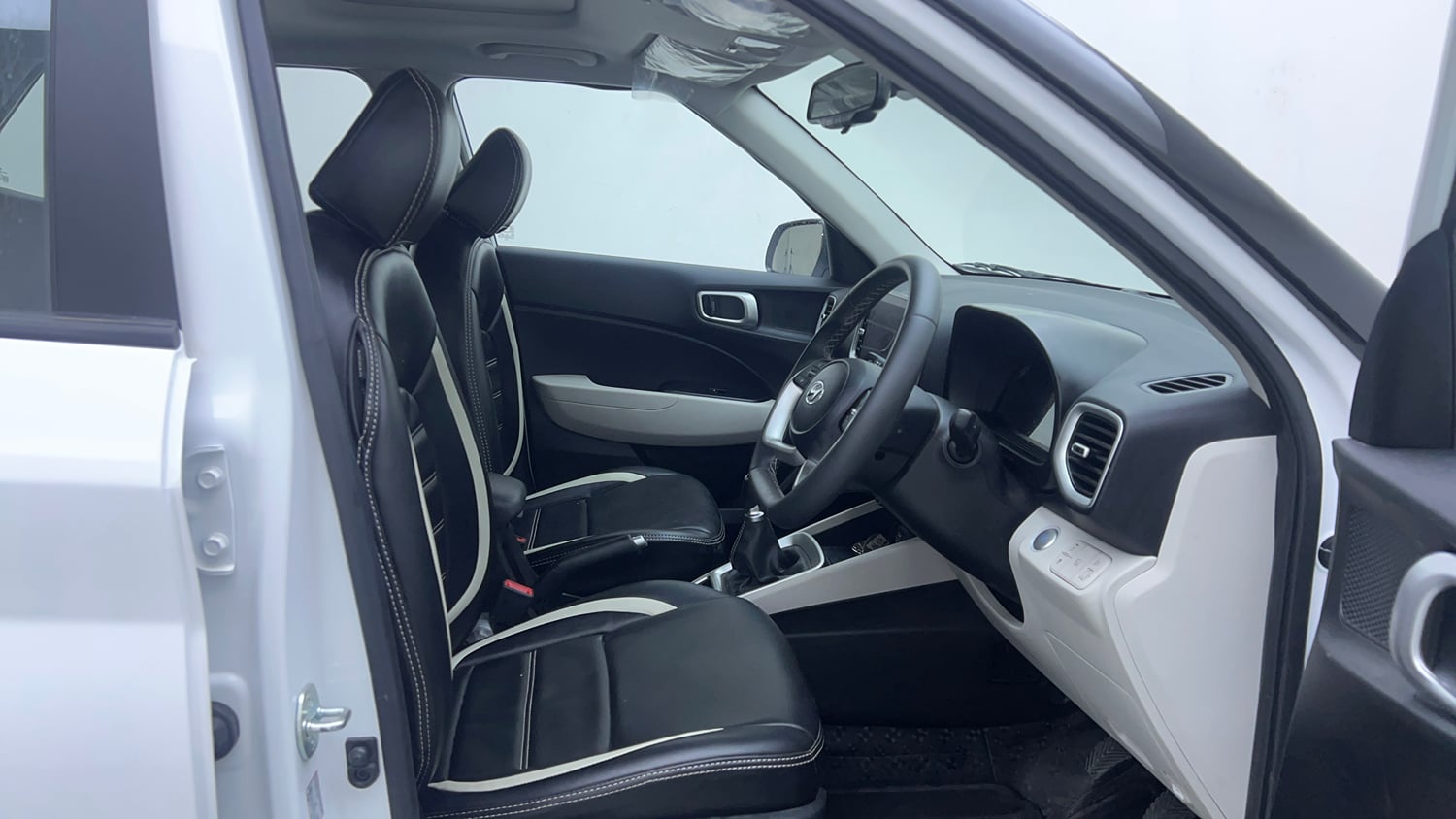 Used 2025 Hyundai Venue SX 1.2 Petrol Petrol Manual interior RIGHT SIDE FRONT DOOR CABIN VIEW