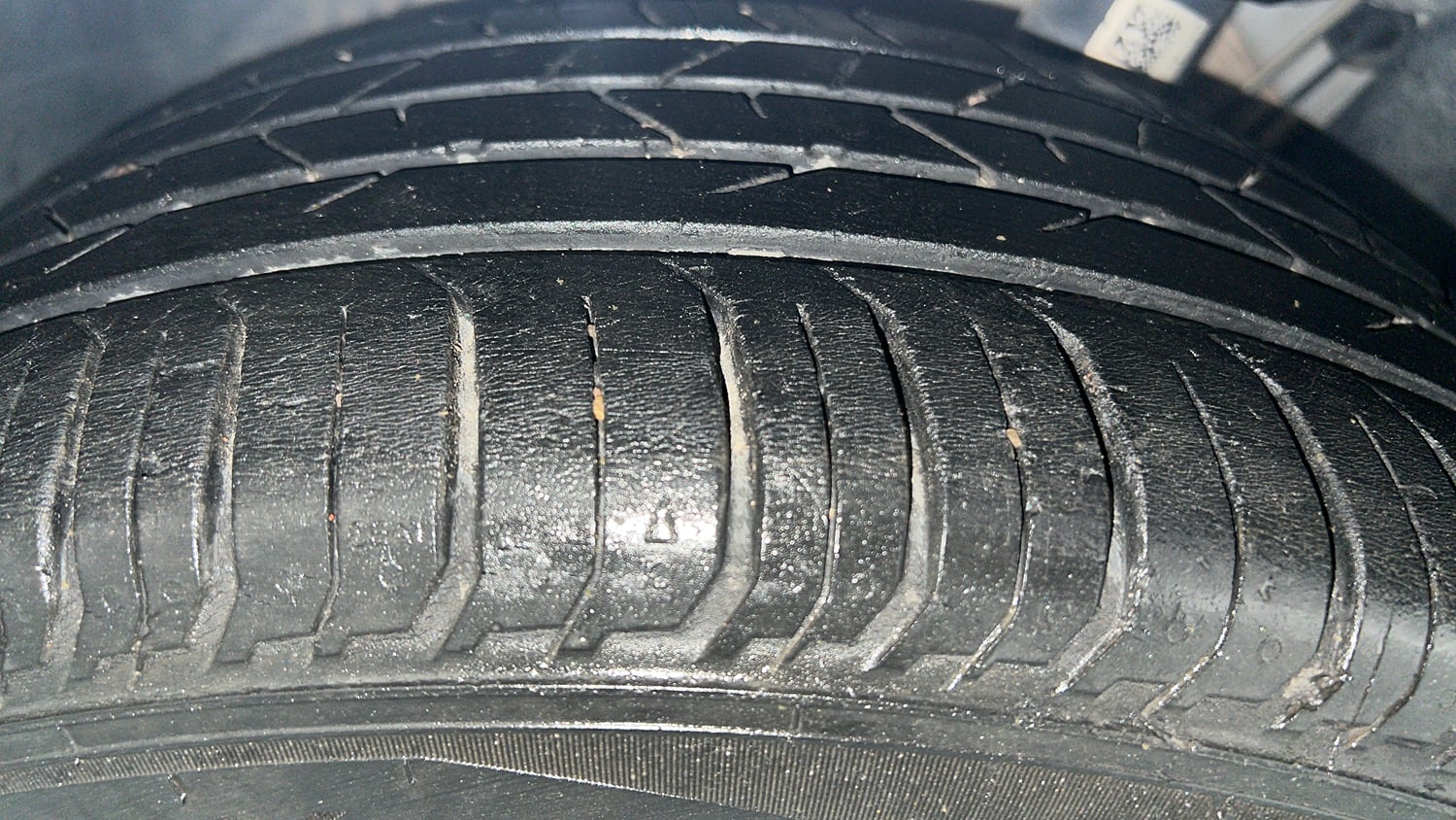 Used 2022 Skoda Slavia Style 1.0L TSI MT Petrol Manual tyres LEFT FRONT TYRE TREAD VIEW