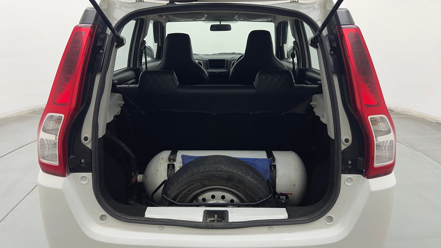 Used 2022 Maruti Suzuki Wagon R LXi (O) 1.0 CNG Cng Manual interior DICKY INSIDE VIEW