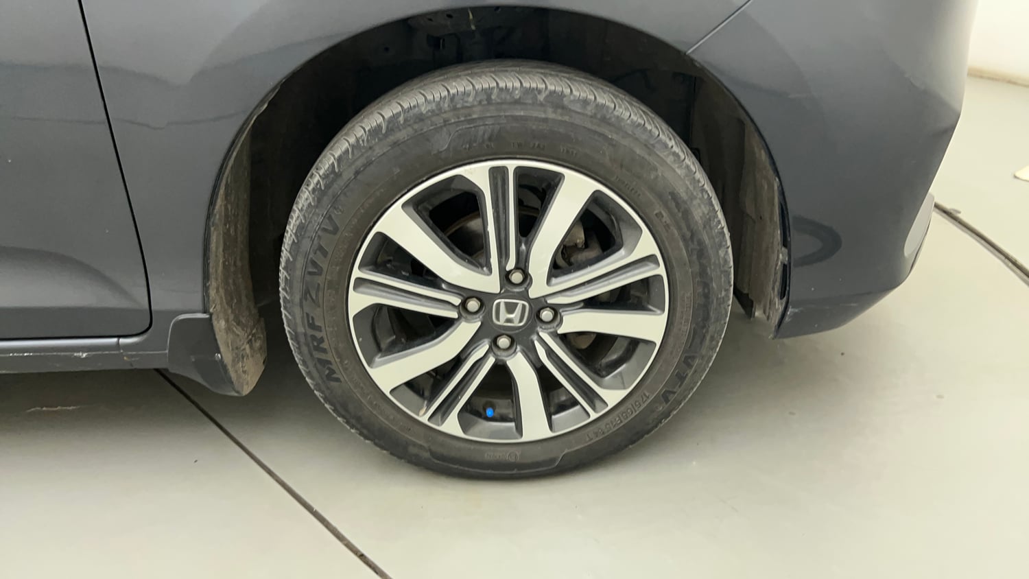 Used 2023 Honda Amaze VX MT 1.2 Petrol Petrol Manual tyres RIGHT FRONT TYRE RIM VIEW
